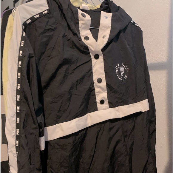 Victoria’s Secret PINK windbreaker - Picture 2 of 6